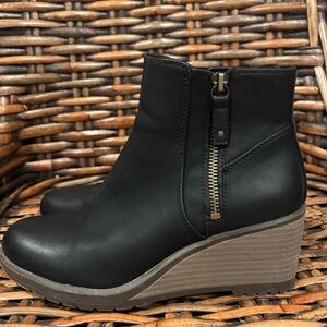 Dr. Scholl's Shoes Womens Chloe
Ankle Side Zip Wedge Bootie Black in size 7.5